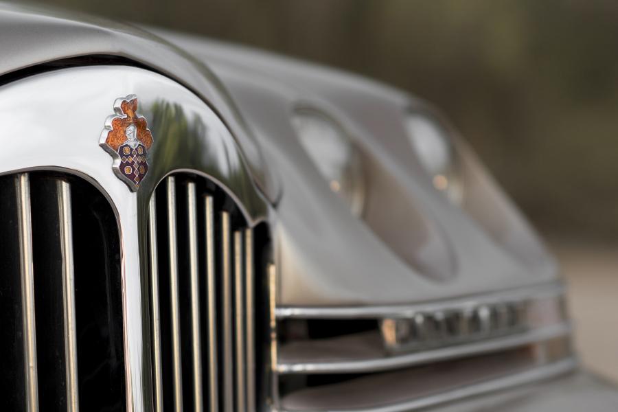 Детали экстерьера Packard Twelve Concept 1999 года  (фото 9 из 38)